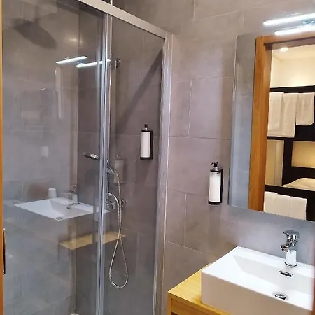 Albergue Santa Alegria *